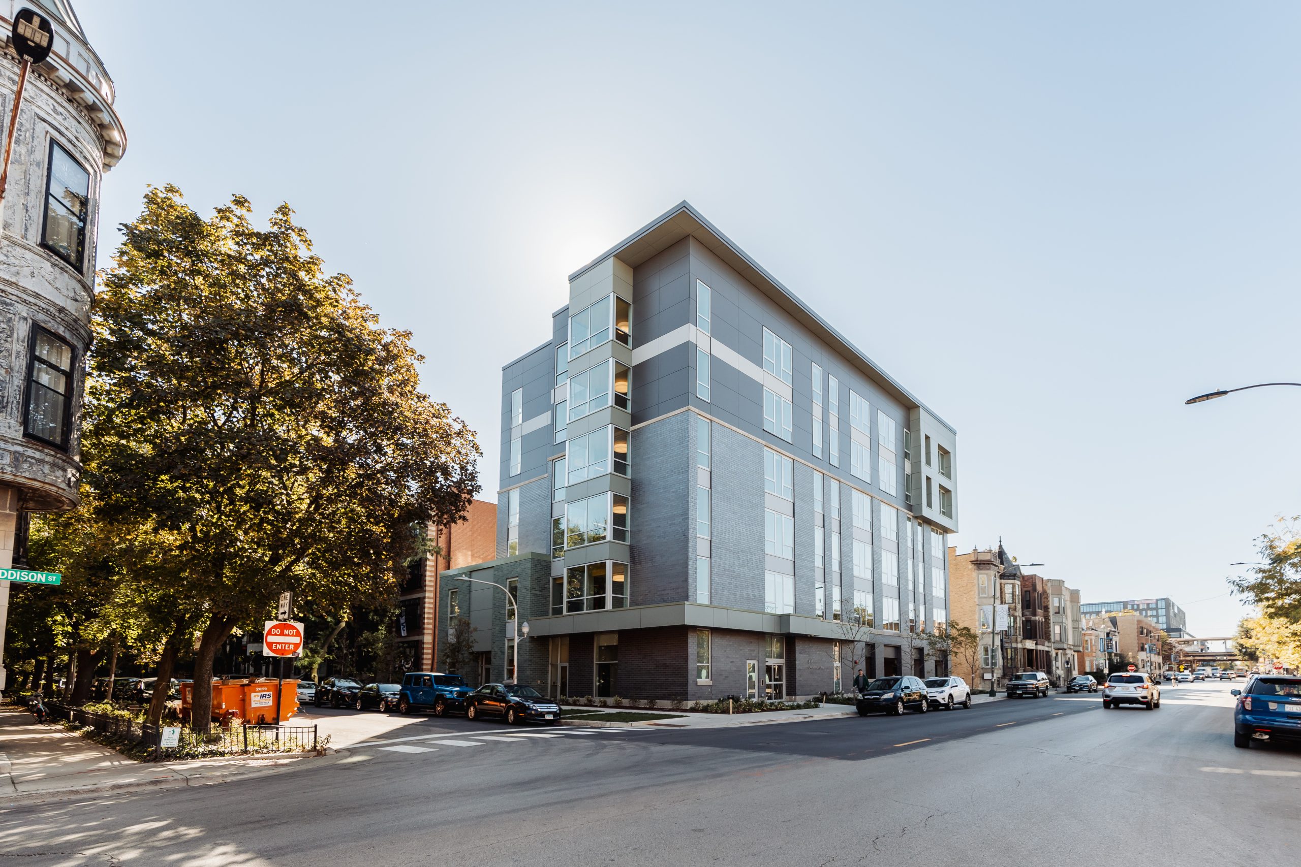 Outside view of Lakeview Landing building in Chicago, IL
